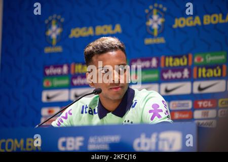 Turin, Italien. 17.. November 2022. Rodrygo von Brasilien während der Pressekonferenz der brasilianischen Fußballnationalmannschaft vor der Finalphase der Weltmeisterschaft 2022 in Katar, im Juventus Training Center, 17. November 2022, Turin, Italien. Foto Nderim Kaceli Kredit: Unabhängige Fotoagentur/Alamy Live Nachrichten Stockfoto