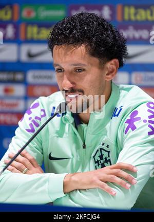 Turin, Italien. 17.. November 2022. Marquinhos von Brasilien während der Pressekonferenz der brasilianischen Fußballnationalmannschaft vor der Finalphase der Weltmeisterschaft 2022 in Katar, im Juventus Training Center, 17. November 2022, Turin, Italien. Foto Nderim Kaceli Kredit: Unabhängige Fotoagentur/Alamy Live Nachrichten Stockfoto