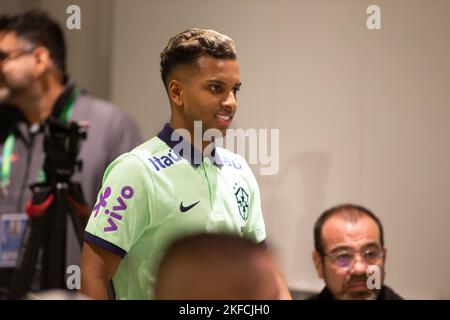 Turin, Italien. 17/11/2022, Rodrygo von Brasilien während der Pressekonferenz der brasilianischen Fußballnationalmannschaft vor dem Finale der Weltmeisterschaft 2022 in Katar, im Juventus Training Center, 17. November 2022, Turin, Italien. Foto Nderim Kaceli Stockfoto