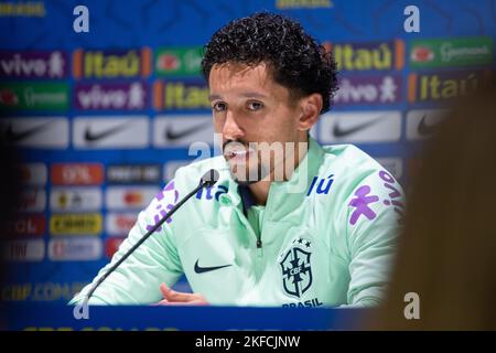 Turin, Italien. 17.. November 2022. Marquinhos von Brasilien während der Pressekonferenz der brasilianischen Fußballnationalmannschaft vor der Finalphase der Weltmeisterschaft 2022 in Katar, im Juventus Training Center, 17. November 2022, Turin, Italien. Foto Nderim Kaceli Kredit: Unabhängige Fotoagentur/Alamy Live Nachrichten Stockfoto