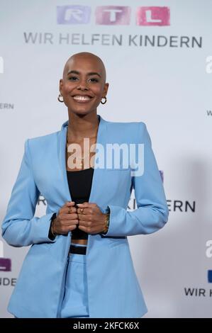 Hurth, Deutschland. 17.. November 2022. Sharon BATTISTE, 27. RTL Spendenmarathon „Wir helfen Kindern“, Fernsehen, 17..-18.. November 2022. Kredit: dpa/Alamy Live Nachrichten Stockfoto