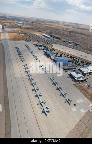 Der 124. Fighter Wing der Idaho Air National Guard veranstaltet alle zwei Jahre Den Wettbewerb A-10 Thunderbolt II, Hawgsmoke, 6.-9. September 2022. Am 7. September parkten fast 30 A-10s aus der ganzen Nation an der Fluglinie von Gowen Field, um sich auf den Wettbewerb zu einlassen. Beim vorherigen Wettbewerb, Hawgsmoke 2021, wurde das 190. Fighter Squadron des 124. Fighter Wings als das Top-Piloten-Team auf der Moody Air Force Base, Georgia, anerkannt. Das Siegerteam veranstaltet traditionell den nächsten Wettbewerb. Das 190. Fighter Squadron gewann 2021 alle drei Mannschaftsauszeichnungen: Gesamtsieger, Top-Bombenteam und Top-taktisches Team. Der Stockfoto
