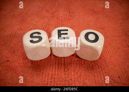 search Engine Optimization (SEO) - Akronym in Buchstaben Würfel, Internet und Web-Design-Konzept Stockfoto