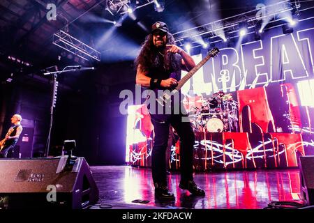 Mailand, Italien. 17.. November 2022. Rob Caggiano von der dänischen Rockband Volbeat tritt live im Alcatraz auf. Kredit: SOPA Images Limited/Alamy Live Nachrichten Stockfoto