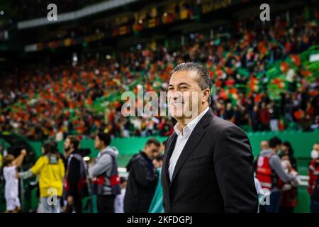 Lissabon, Portugal. 17.. November 2022. Ningeria-Trainer Jose Peseiro beim Freundschaftsspiel zwischen Portugal und Nigeria im Jose Alvalade-Stadion vor der Qatar-Weltmeisterschaft 2022. (Endergebnis: Portugal 4 - 0 Nigeria) Credit: SOPA Images Limited/Alamy Live News Stockfoto