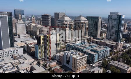 Die Skyline am Nachmittag aus der Vogelperspektive im Stadtzentrum von Oakland, Kalifornien, USA. Stockfoto