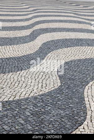 Traditionelles portugiesisches Kopfsteinpflastermuster in Lissabon Portugal Stockfoto