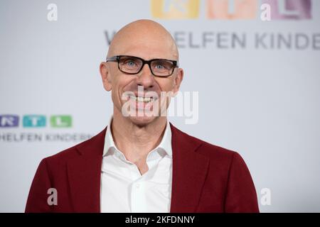 Hurth, Deutschland. 17.. November 2022. Jörg LOEHR, 27. RTL Spendenmarathon 'Wir helfen Kindern', Fernsehen, 17..-18.. November 2022. Kredit: dpa/Alamy Live Nachrichten Stockfoto