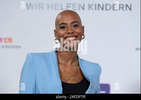 Huerth, Deutschland. 17.. November 2022. Sharon BATTISTE, 27. RTL Spendenmarathon „Wir helfen Kindern“, Fernsehen, 17..-18.. November 2022. Kredit: dpa/Alamy Live Nachrichten Stockfoto