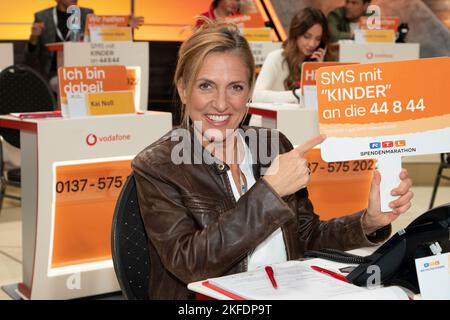 Huerth, Deutschland. 17.. November 2022. Gesa EBERL, 27. RTL Spendenmarathon „Wir helfen Kindern“, Fernsehen, 17..-18.. November 2022. Kredit: dpa/Alamy Live Nachrichten Stockfoto