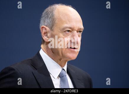 München, Deutschland. 17.. November 2022. Roland Busch, CEO der Siemens AG, nimmt an der Jahrespressekonferenz von Siemens Teil. Quelle: Sven Hoppe/dpa/Alamy Live News Stockfoto