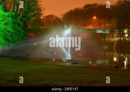 Harp-Projekt im Nebeldust lightart Gruga Park Essen Deutschland Stockfoto