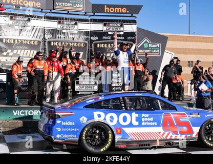 1. Infanteriedivision und NASCAR-Partner, um den 11. September zu erinnern. Alle Filialen wurden während des Hollywood Casino 400 am 11. September 2022 auf dem Kansas Speedway in Kansas City, KS, geehrt. 1. Infanteriedivision, Bubba Wallace, Denny Hamlin, Joey Logano, Kansas Speedway, NASCAR, Stockfoto