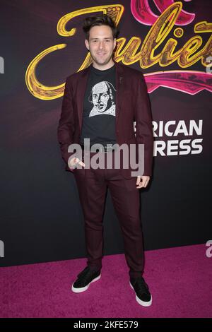 New York City, Usa. 17.. November 2022. Ben Rappaport nimmt an der Broadway-Eröffnungsnacht von „& Juliet“ im Stephen Sondheim Theatre am 17. November 2022 in New York City Teil. (Foto von John Nacion/NurPhoto) Credit: NurPhoto/Alamy Live News Stockfoto