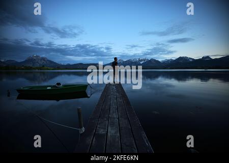 Der idyllische Hopfensee im bayerischen Voralpenland Stockfoto