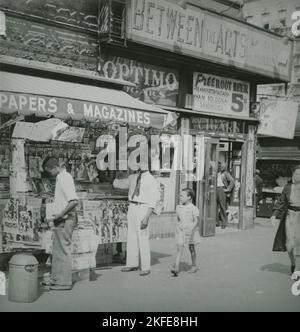 Harlem Zeitungsstand, 1939. Stockfoto