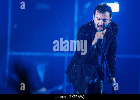 Mailand, Italien. 17.. November 2022. Cesare Cremonini auf der Bühne während Cesare Cremonini, italienischer Sänger Musikkonzert in Mailand, Italien, November 17 2022 Quelle: Independent Photo Agency/Alamy Live News Stockfoto