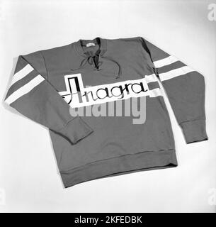 Eishockey in der 1960s. Detail des beliebten Eishockey-Pullovers, der von den Spielern in diesem Jahrzehnt verwendet wurde. Schweden 1960 Stockfoto