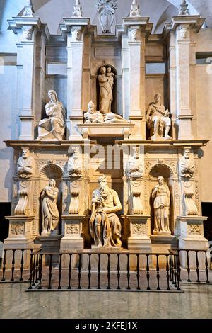 Rom Latium Italien. San Pietro in Vincoli (St. Peter in Ketten). Moses ist eine Skulptur des italienischen Künstlers Michelangelo Buonarroti Stockfoto