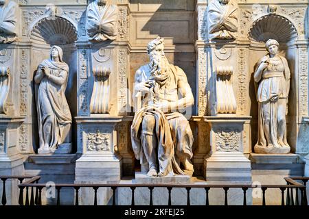 Rom Latium Italien. San Pietro in Vincoli (St. Peter in Ketten). Moses ist eine Skulptur des italienischen Künstlers Michelangelo Buonarroti Stockfoto