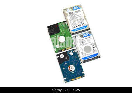 30-8-2022, Chonburi, Thailand The swivel disk type hard drive is still widely used. placed on a white background) Stockfoto