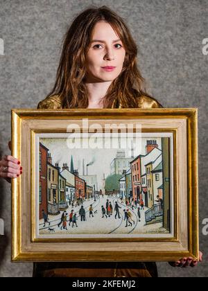London, Großbritannien. 18.. November 2022. Street Scene von L. S. Lowry, führt Bonhams Modern British and Irish Art Sale am 22. November 2022 in London durch. Das Gemälde, das seit fast 50 Jahren in der gleichen Familie ist, wird auf £800.000-1.200.000 geschätzt. Kredit: Guy Bell/Alamy Live Nachrichten Stockfoto