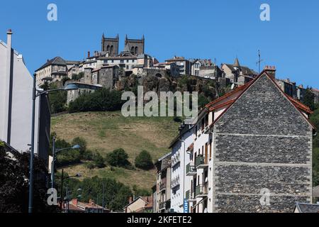 Saint Flour Kathedrale,Basaltstein,Gotik,Stil,Kathedrale Saint Pierre de Saint Fleur,at,at,Saint-Flour, St Flour,Saint Flour,attraktiv,mittelalterlich,Dorf,ist eine,Gemeinschaft, im, Kantal, Departement, im, Auvergne, Region, Auvergne-Rhône-Alpes, Frankreich, in, Südmittelfrankreich, Rund 100 km südlich von Clermont-Ferrand. In der Nähe,A75,frei,Autoroute, Frankreich,Frankreich,Europa,Europa, ist die Stadt in zwei verschiedene Teile unterteilt - eine obere Stadt auf einer Felsklippe über dem Fluss und eine untere Stadt. Herrliche Kathedrale, die stolz auf 892m m (die höchste in Europa) im Herzen der Altstadt liegt. Stockfoto