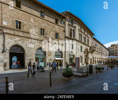 Das historische Gebäude des Palazzo del Capitano del Popolo in Perugia. Es ist der Sitz des Berufungsgerichts und anderer öffentlicher Büros. Perugia, Umbrien Stockfoto