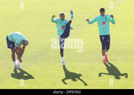 Turin, Italien, 18.. November 2022. Richarlison, Raphinha und Thiago Silva während einer brasilianischen Trainingseinheit im Juventus Training Center, Turin. Bilddatum: 18.. November 2022. Bildnachweis sollte lauten: Jonathan Moscrop/Sportimage Stockfoto