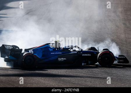 Vereinigte Arabische Emirate. 18.. November 2022. Logan Sargeant von Williams dreht am 1 18. November 2022 in Abu Dhabi, Vereinigte Arabische Emirate, während des Trainings 1 des Formel 1 Abu Dhabi Grand Prix auf dem Yas Marina Circuit. (Bild: © Beata Zawrzel/ZUMA Press Wire) Stockfoto