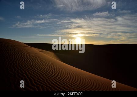 Eine Reise mit Beduinen und Kamelen durch die Sahara Marokkos Stockfoto