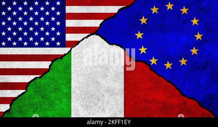 Die USA, Italien und die Europäische Union (EU) flaggen gemeinsam an der Wand. Diplomatische Beziehungen zwischen den Vereinigten Staaten von Amerika, der EU und Italien Stockfoto