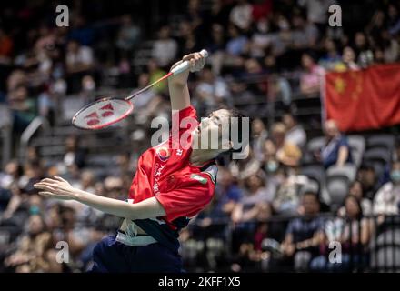 Sydney, Australien. 18.. November 2022. Han Yue aus China kehrt beim Viertelfinalspiel der Frauen gegen Okuhara Nozomi aus Japan bei den BWF Australian Open 2022 in Sydney, Australien, am 18. November 2022 zurück. Quelle: Hu Jingchen/Xinhua/Alamy Live News Stockfoto