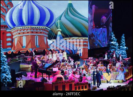 Andre Rieu im Konzert in Het Gelredome mit dem Johann Strauss Orchester Arnhem vvbvanbree Fotografie 2008 Holland Stockfoto