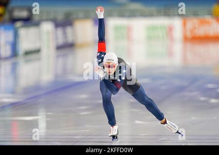 HEERENVEEN, NIEDERLANDE - 18. NOVEMBER: Greta Myers aus den USA tritt während der Speedskating World Cup 2 am 18. November 2022 in Heerenveen, Niederlande, auf der Women's B Group 1000m an (Foto: Andre Weening/Orange Picles) Stockfoto