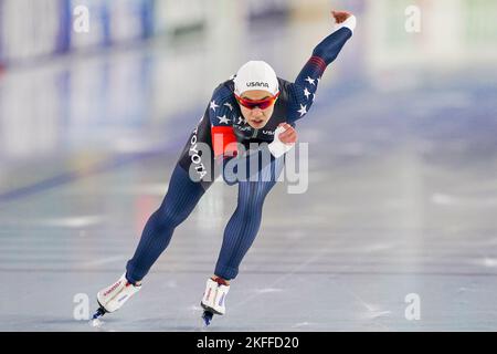 HEERENVEEN, NIEDERLANDE - 18. NOVEMBER: Greta Myers aus den USA tritt während der Speedskating World Cup 2 am 18. November 2022 in Heerenveen, Niederlande, auf der Women's B Group 1000m an (Foto: Andre Weening/Orange Picles) Stockfoto