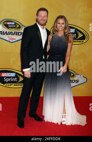 Dale Earnhardt Jr, Amy Reimann bei den NASCAR Sprint Cup Series Awards 2015 im Wynn Hotel & Casino, Las Vegas, 4.. Dezember 2015. Stockfoto