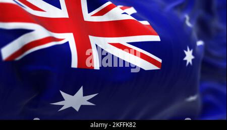 Nahaufnahme des Winkens der australischen Nationalflagge. Der Commonwealth of Australia ist ein Bundesstaat in Ozeanien. Texturierter Hintergrund aus Stoff. Selektiv Stockfoto