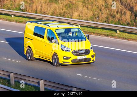 2021 Yellow FORD TRANSIT CUSTOM 320LMTD EBLUE A 320 LIMITED DCIV ECP BLUE 1995cc Diesel 6-Gang-Kastenwagen Stockfoto