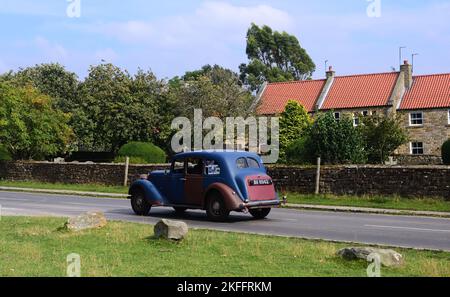 Der Klassiker 1937 Austin 14/6 Goodwood aus der Yorkshire TV-Serie Heartbeat. (Siehe Hinweis). Stockfoto