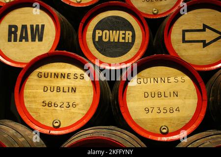 Guinness-Holzfässer in Dublin, Irland Stockfoto