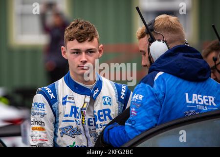 17 Dexter Patterson Laser Tools Racing Infinity Q50 während der Runden 16, 17 und 18 der British Touring Championship in Knockhill, Fife, Schottland Stockfoto