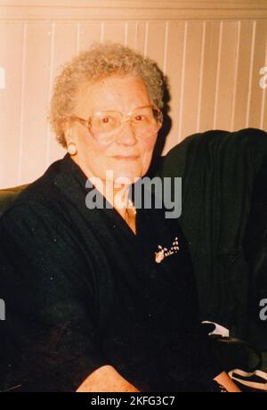 Undatierte Handout-Foto, herausgegeben von der Metropolitan Police von Anne Castle. Der gewalttätige Berufsverbrecher Danville Neil wurde für schuldig befunden, einen älteren Bruder und eine ältere Schwester bei einem verwickelten Einbruch getötet zu haben. Der 65-Jährige griff im August 1993 den Veteranen des Zweiten Weltkriegs, William Bryan, 71, und die Witwe Anne Castle, 74, während eines Einbruchs in ihr Haus im Osten Londons an. Ausgabedatum: Freitag, 18. November 2022. Stockfoto