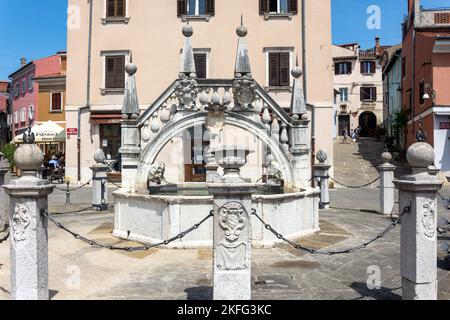 17.. Jahrhundert Da Ponte-Brunnen (Da Pontejev vodnjak), Preserenplatz, Koper, Slowenisches Istrien, Slowenien Stockfoto