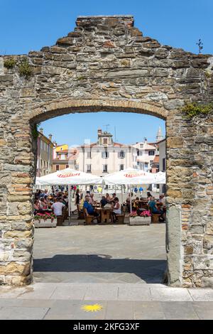 Muda-Tor (Porta della Muda) zum Preserenplatz (Piazza Prešeren), Prešernov trg, Koper, Slowenisch Istrien, Slowenien Stockfoto