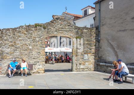 Muda-Tor (Porta della Muda) zum Preserenplatz (Piazza Prešeren), Prešernov trg, Koper, Slowenisch Istrien, Slowenien Stockfoto