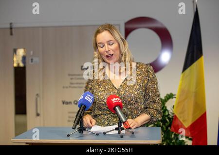 Brüssel, Den 18 November 2022. Etat-Staatssekretärin Eva De Bleeker, abgebildet während einer Pressekonferenz, um ihren Rücktritt als Staatssekretärin bekannt zu geben, am Freitag, den 18. November 2022 in Brüssel. BELGA FOTO HATIM KAGHAT Stockfoto