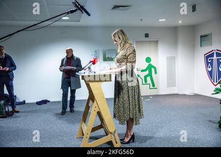 Brüssel, Den 18 November 2022. Etat-Staatssekretärin Eva De Bleeker, abgebildet während einer Pressekonferenz, um ihren Rücktritt als Staatssekretärin bekannt zu geben, am Freitag, den 18. November 2022 in Brüssel. BELGA FOTO HATIM KAGHAT Stockfoto