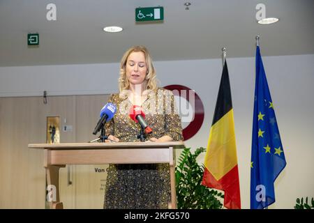 Brüssel, Den 18 November 2022. Etat-Staatssekretärin Eva De Bleeker, abgebildet während einer Pressekonferenz, um ihren Rücktritt als Staatssekretärin bekannt zu geben, am Freitag, den 18. November 2022 in Brüssel. BELGA FOTO HATIM KAGHAT Stockfoto