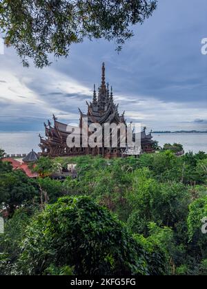 Heiligtum der Wahrheit von Pattaya. Eine der Folgen der Serie Money Heist wurde hier gedreht. Stockfoto